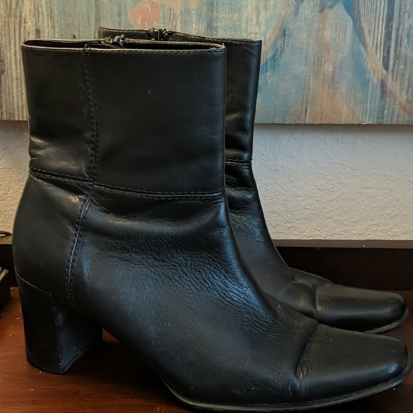 GLACEE Leather Heeled Boots - Picture 1 of 8